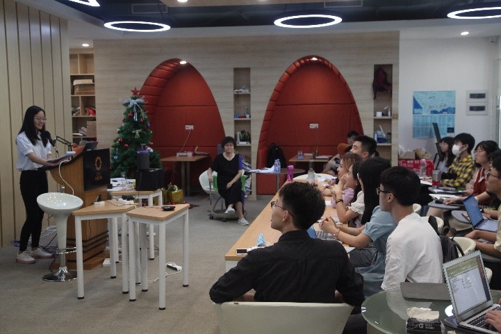 陈怡在医学科学研究课程发言